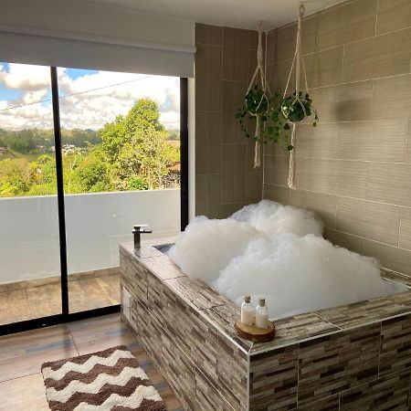 Cabanas Con Jacuzzi Y Chimenea - Casa Floral, Marinilla Exterior photo
