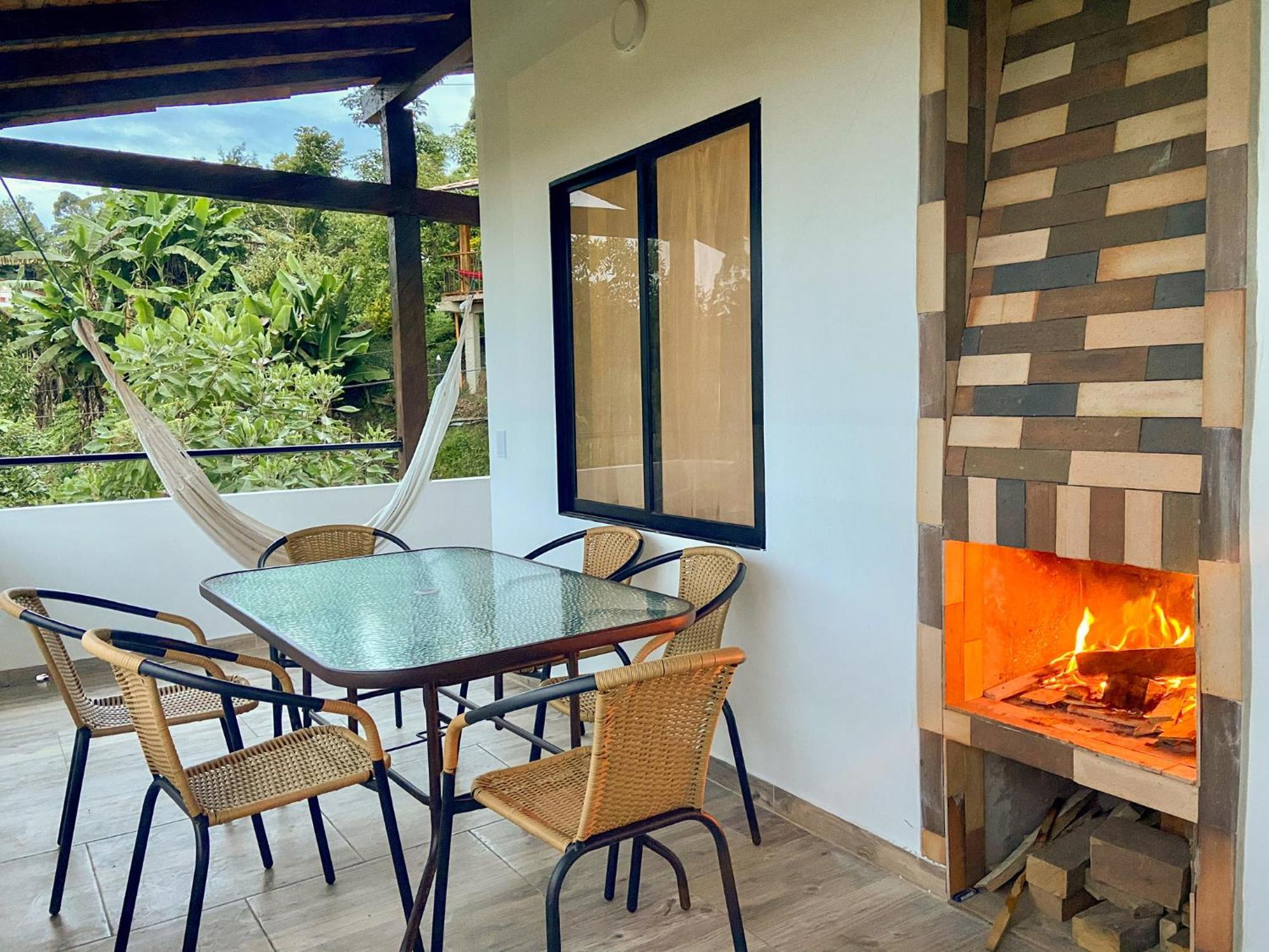 Cabanas Con Jacuzzi Y Chimenea - Casa Floral, Marinilla Exterior photo