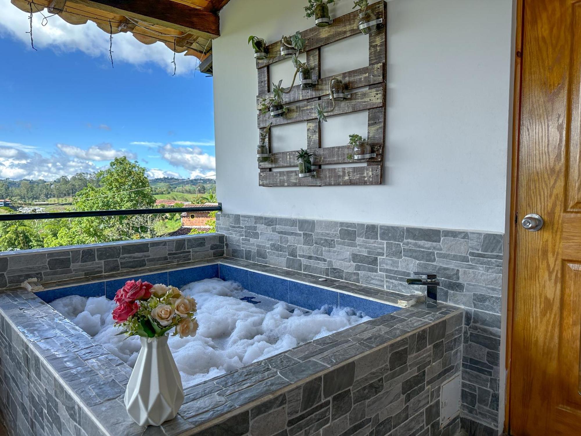 Cabanas Con Jacuzzi Y Chimenea - Casa Floral, Marinilla Exterior photo