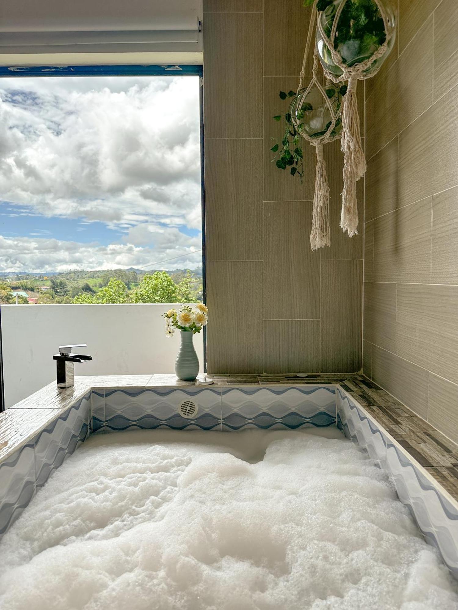 Cabanas Con Jacuzzi Y Chimenea - Casa Floral, Marinilla Exterior photo